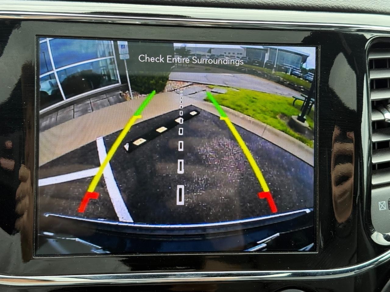 Jeep Grand Cherokee Vehicle Image 19