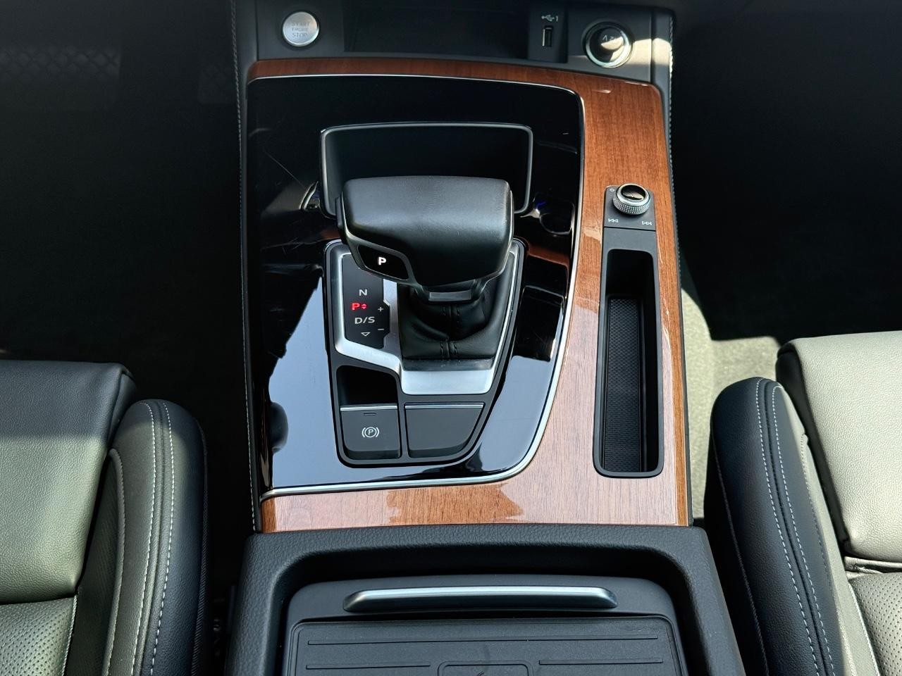 Audi Q5 Vehicle Image 13