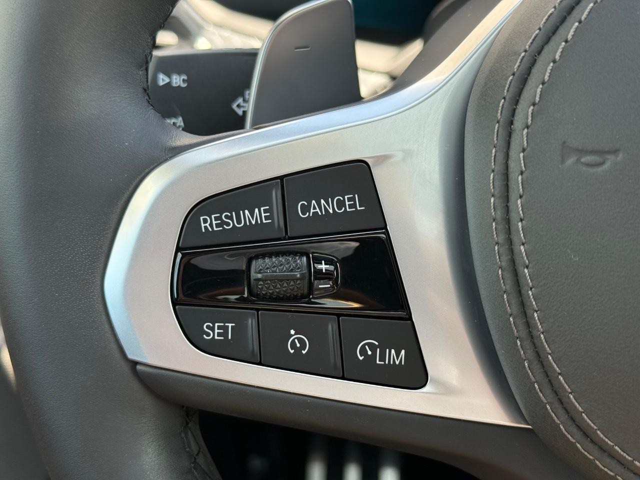 BMW X6 Vehicle Image 16