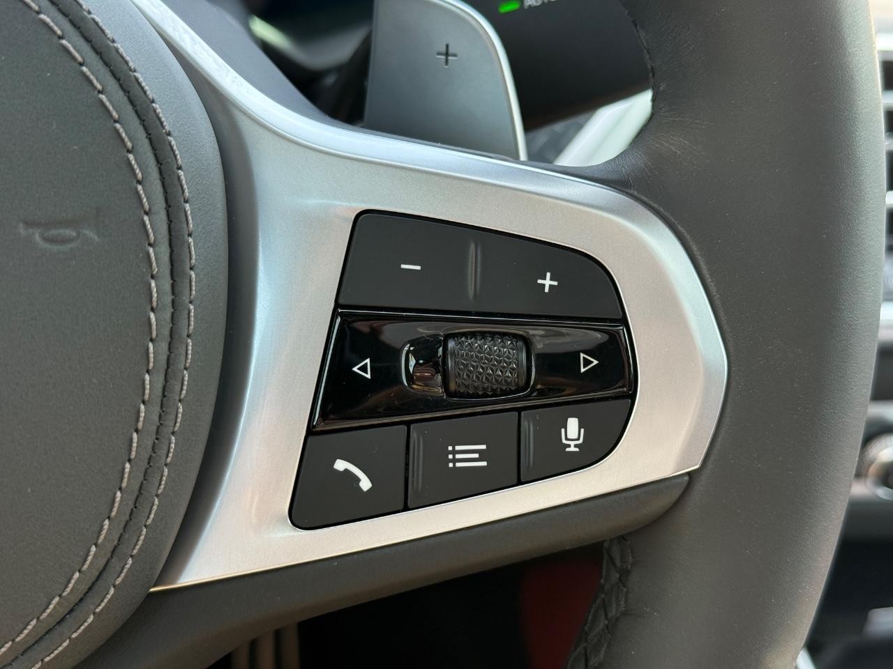 BMW X6 Vehicle Image 17