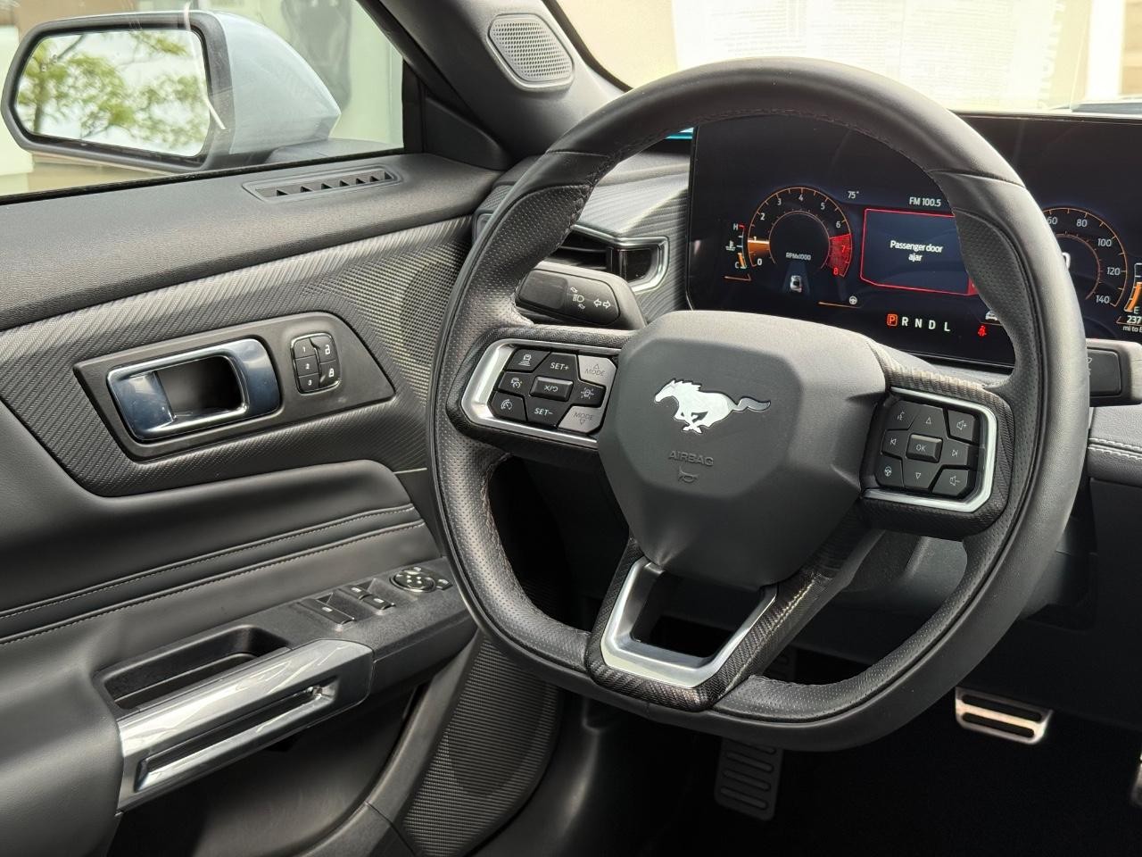 Ford Mustang Vehicle Image 14