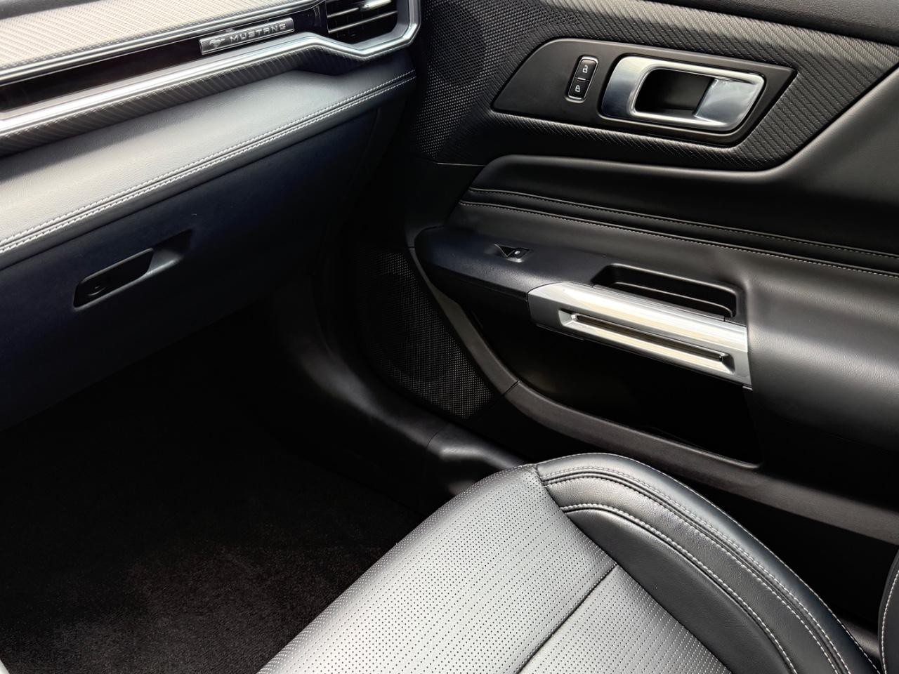 Ford Mustang Vehicle Image 15