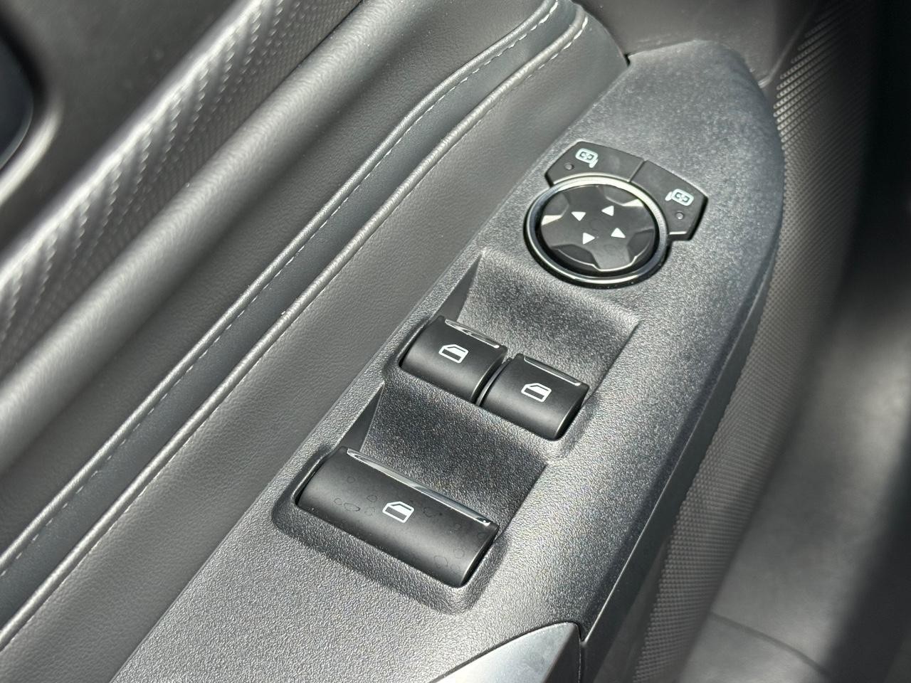 Ford Mustang Vehicle Image 23