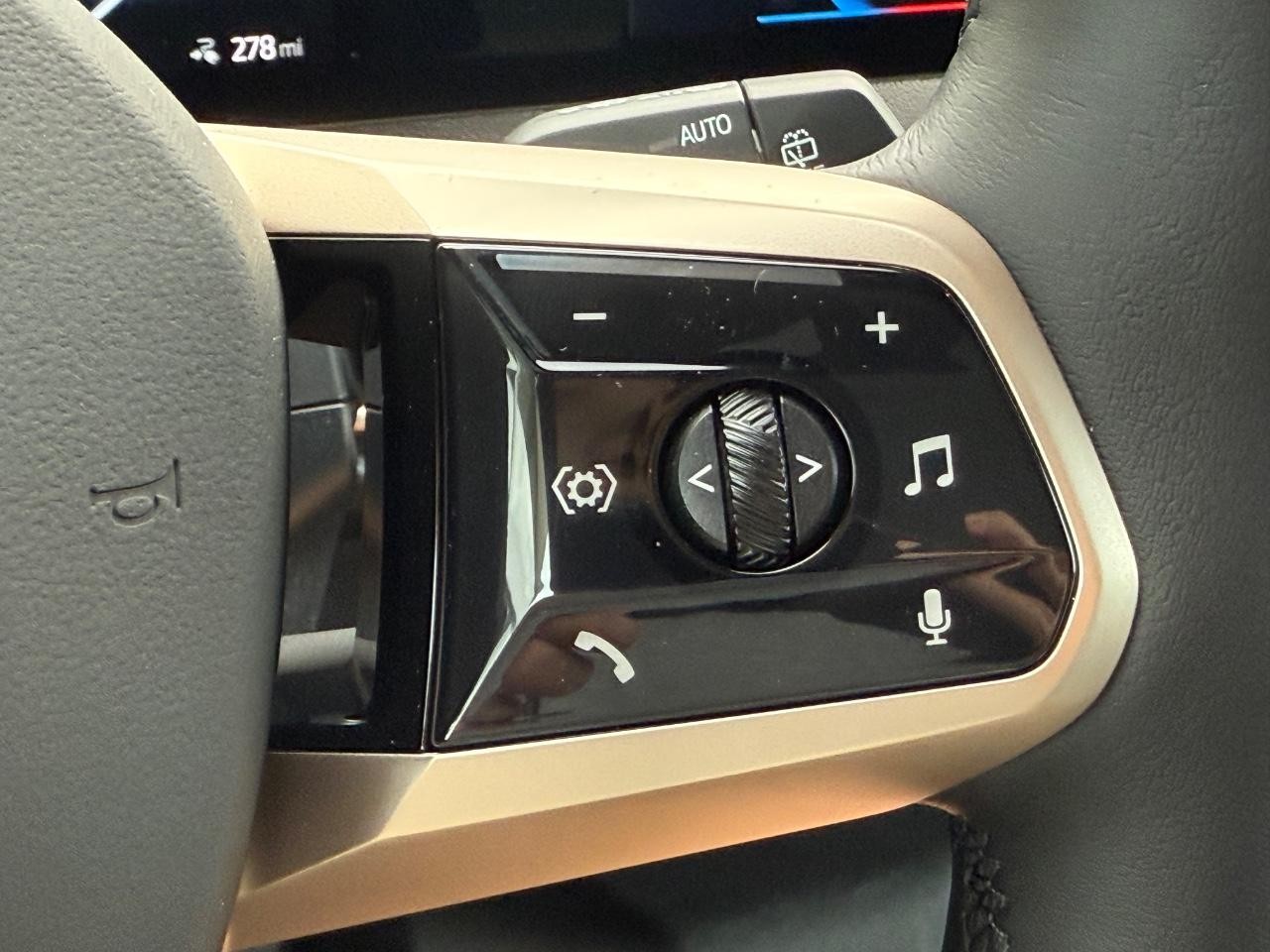 BMW iX Vehicle Image 13