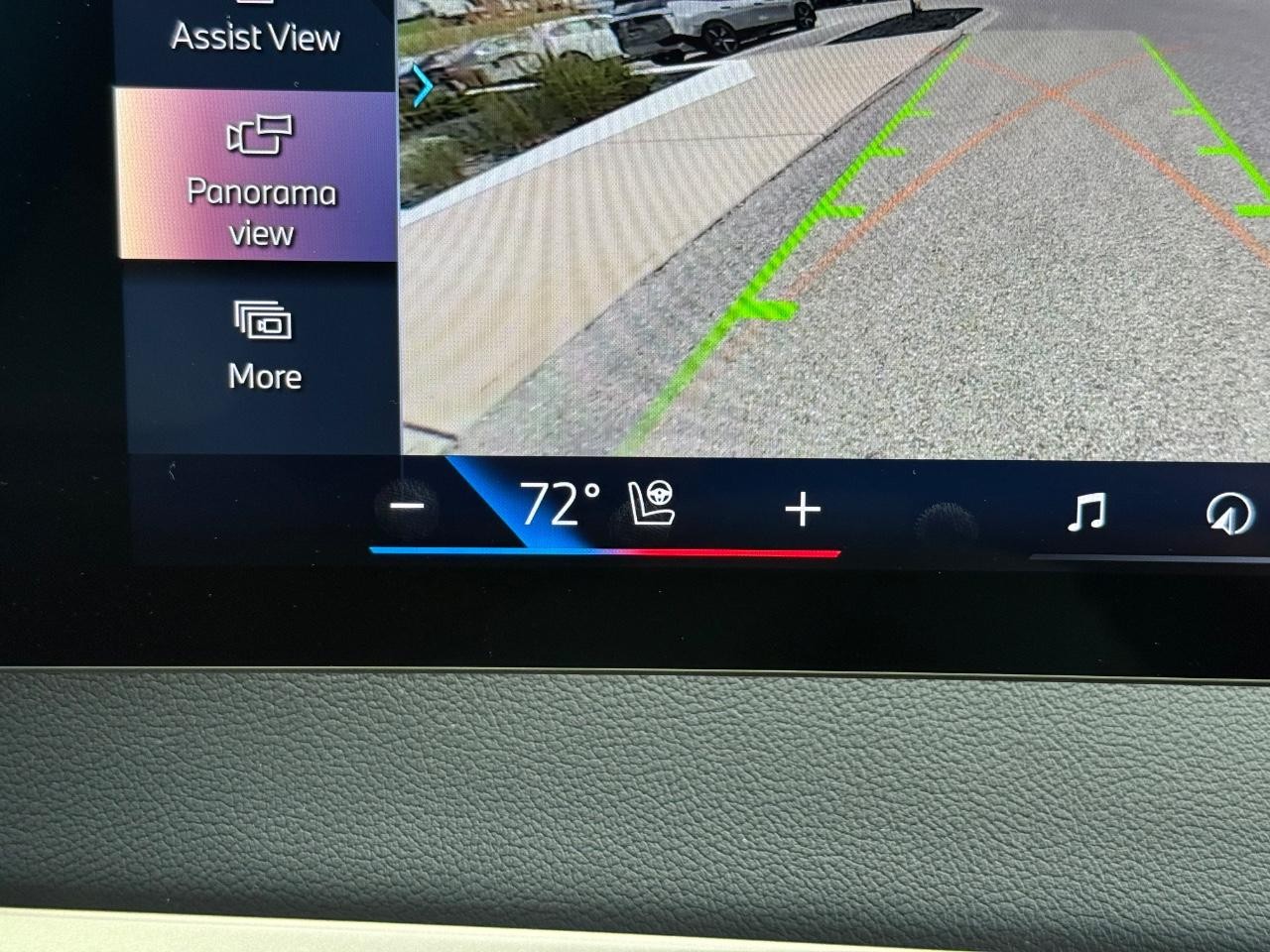 BMW iX Vehicle Image 15