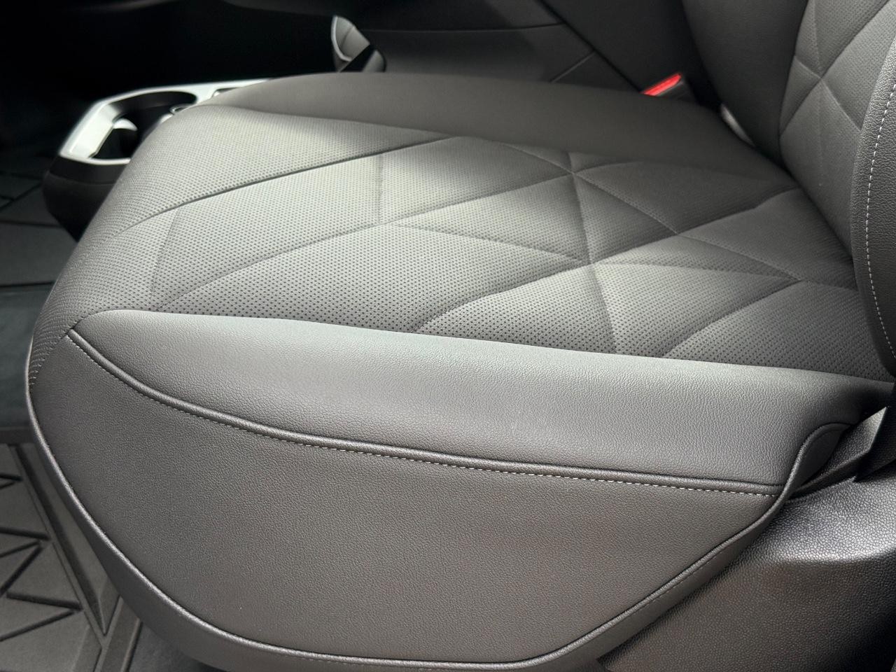 BMW iX Vehicle Image 17