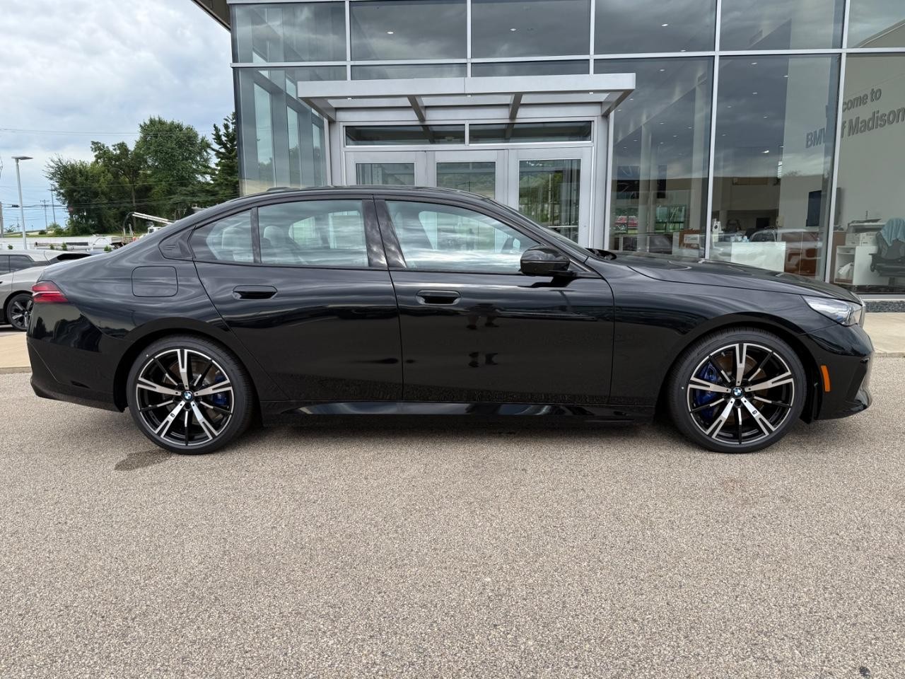 BMW 5 Series Vehicle Image 02