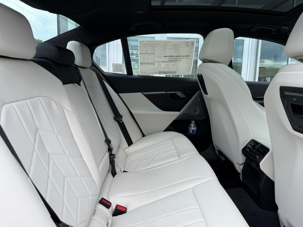 BMW 5 Series Vehicle Image 05