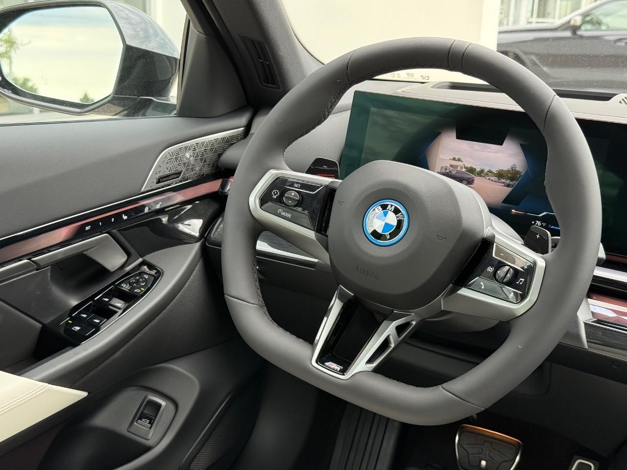 BMW 5 Series Vehicle Image 09