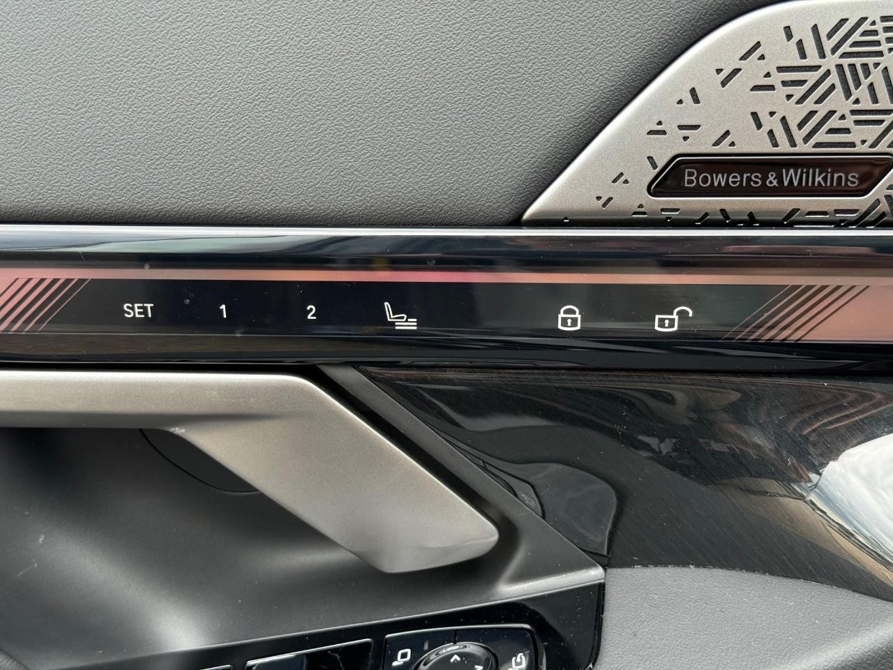 BMW 5 Series Vehicle Image 11