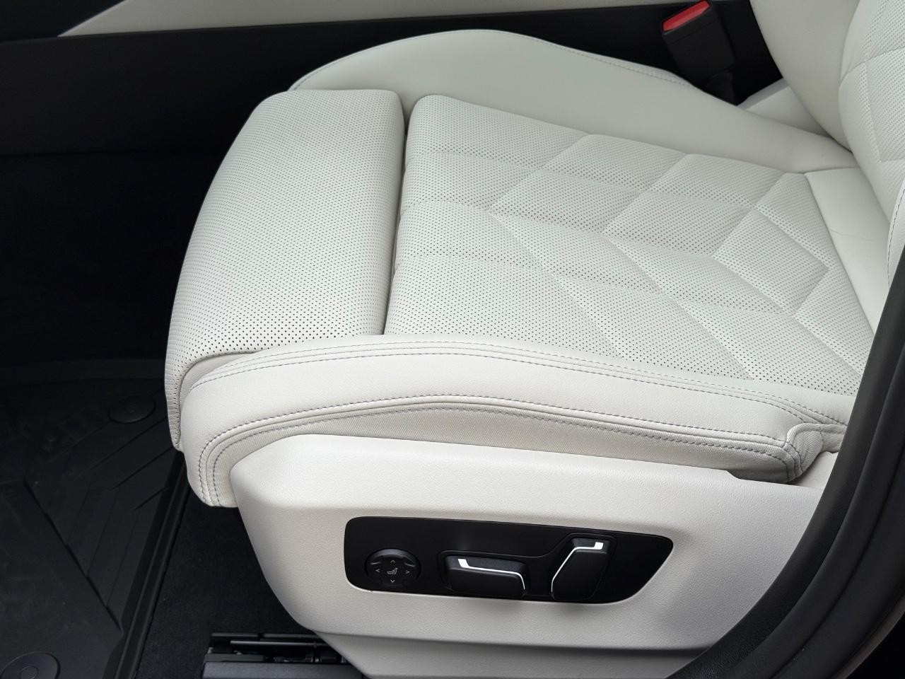 BMW 5 Series Vehicle Image 17