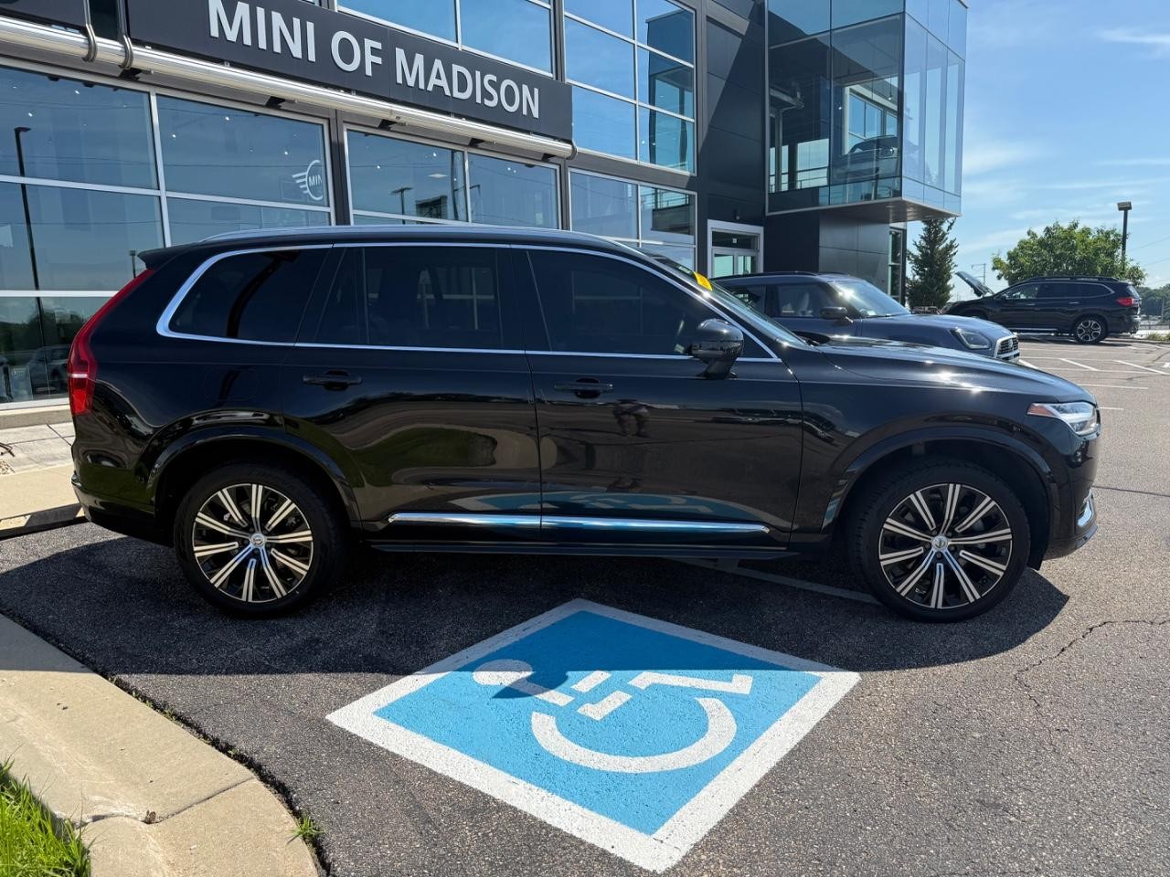 Volvo XC90 Vehicle Image 02