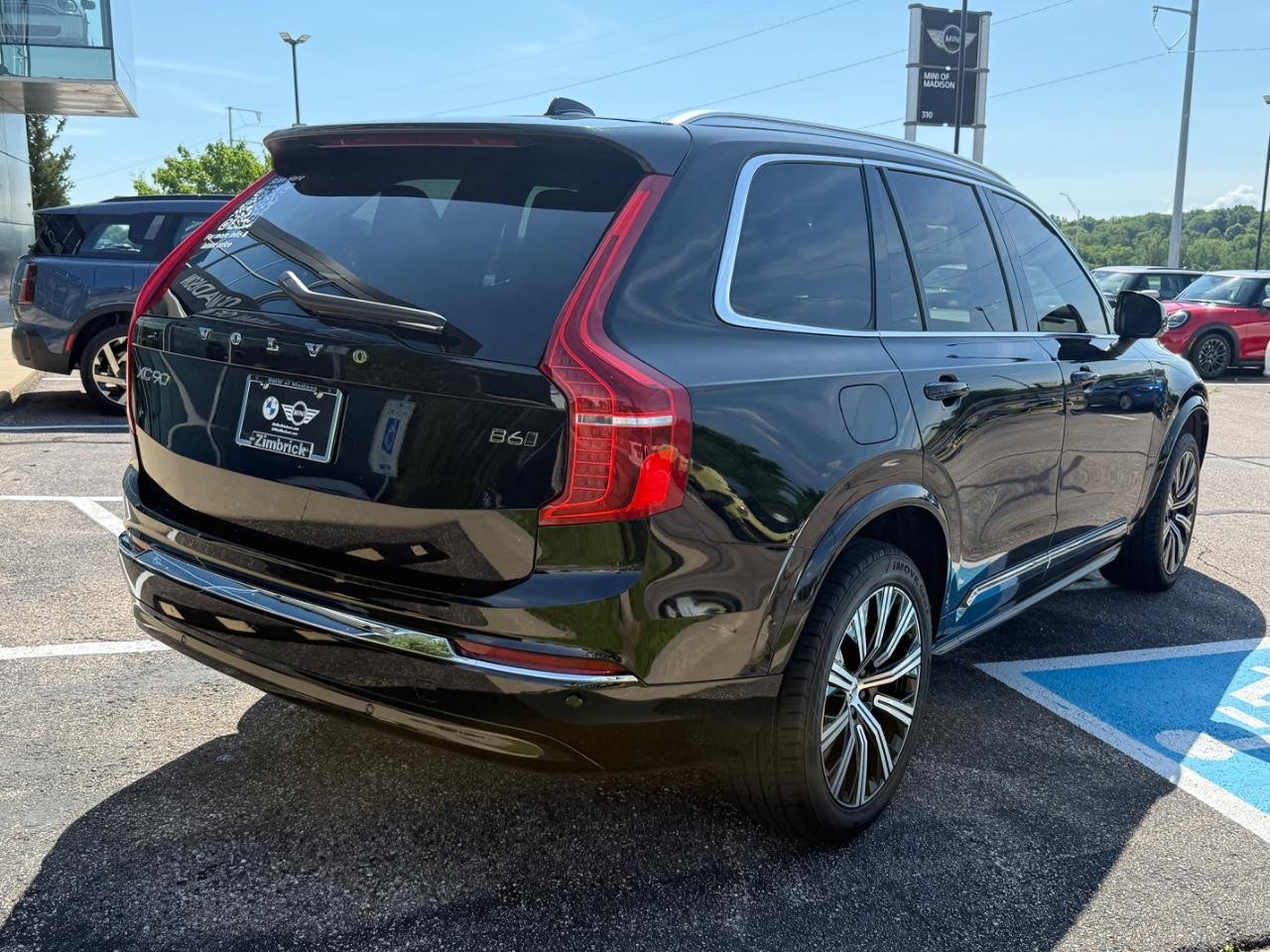 Volvo XC90 Vehicle Image 03