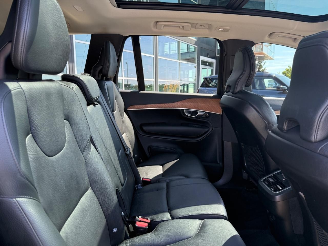 Volvo XC90 Vehicle Image 10
