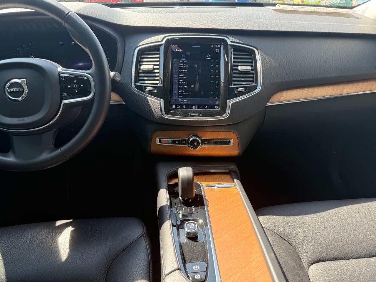Volvo XC90 Vehicle Image 12