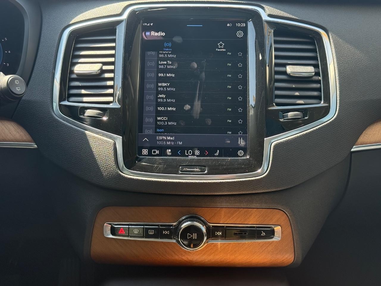 Volvo XC90 Vehicle Image 13