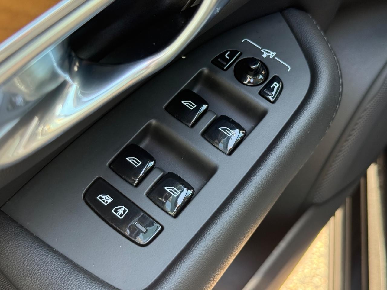 Volvo XC90 Vehicle Image 23