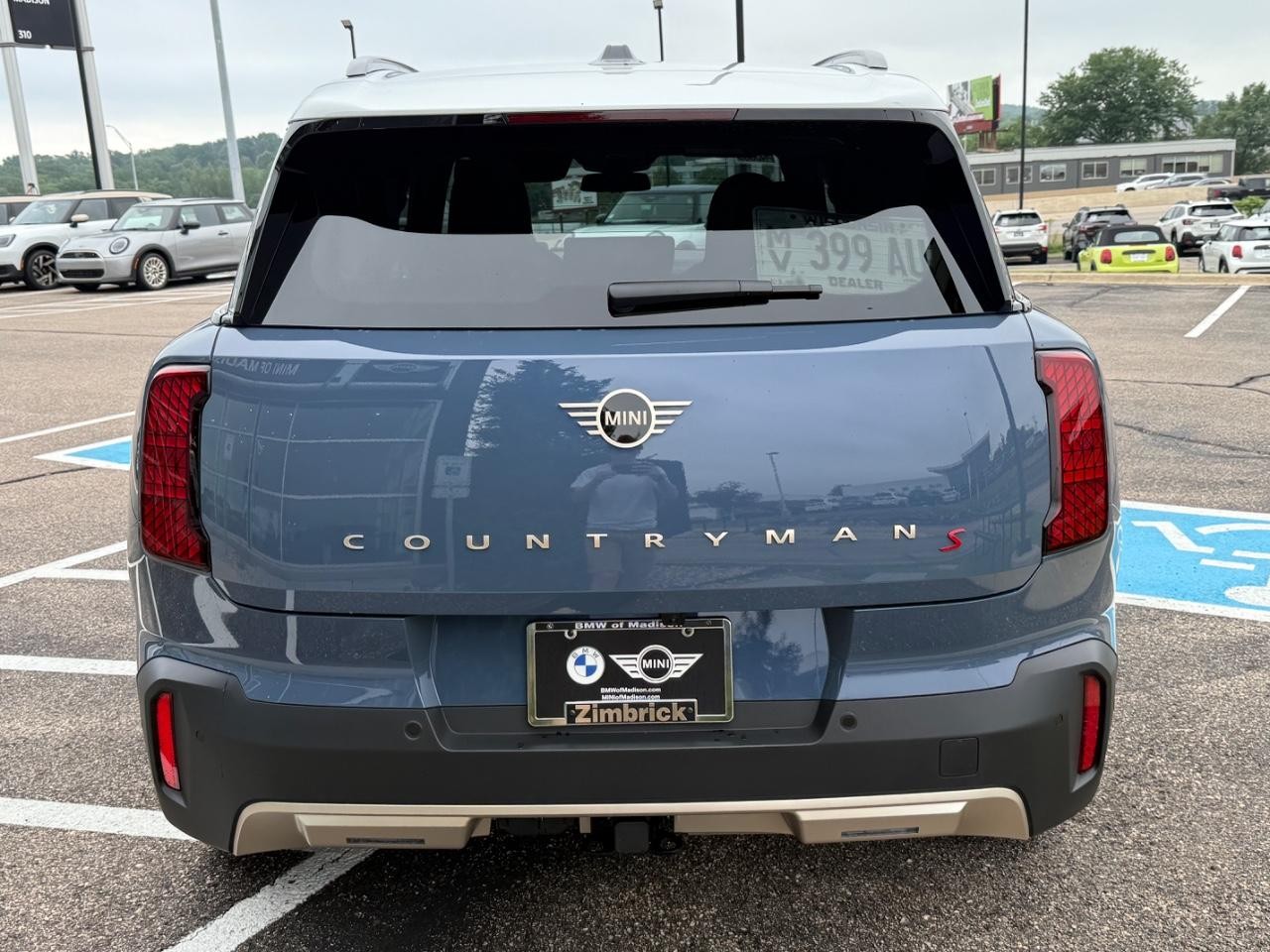 MINI Countryman Vehicle Image 04