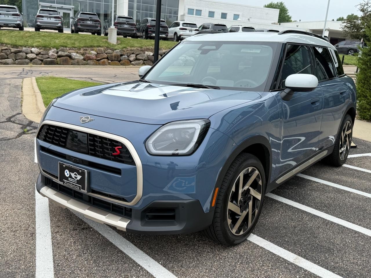MINI Countryman Vehicle Image 08