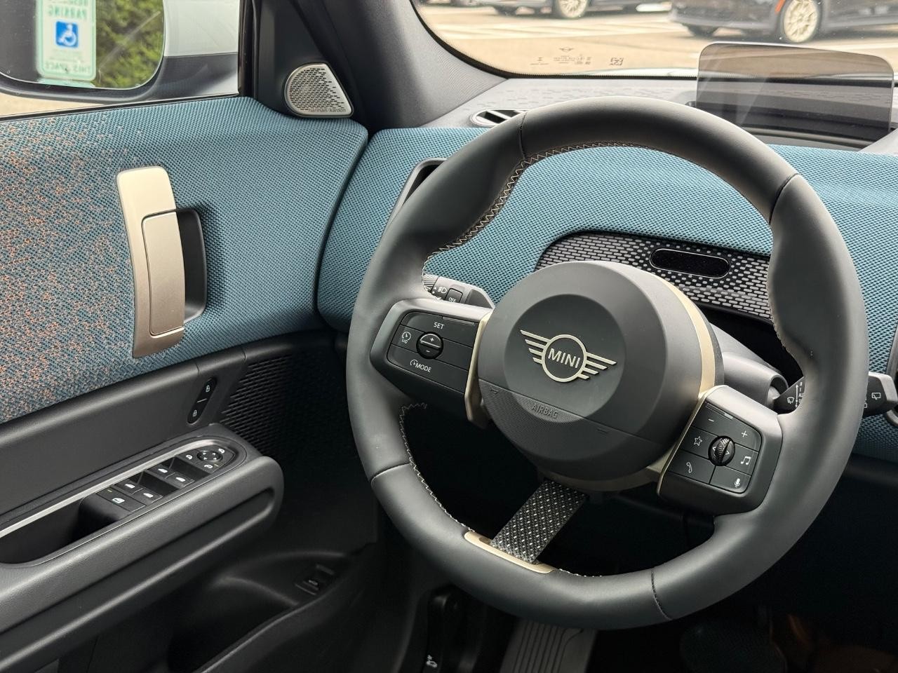 MINI Countryman Vehicle Image 13