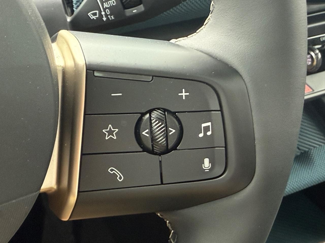 MINI Countryman Vehicle Image 16
