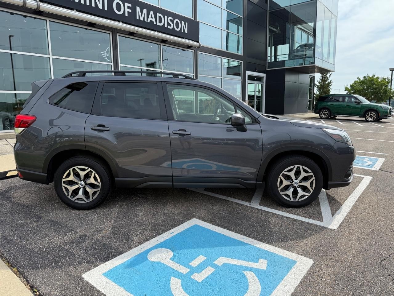 Subaru Forester Vehicle Image 02