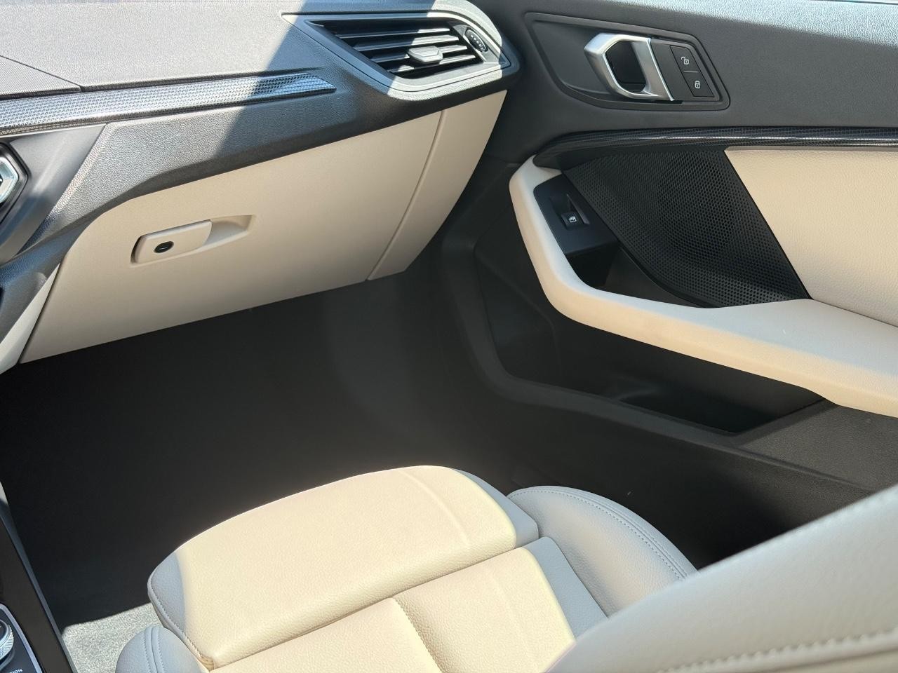 BMW 2 Series Vehicle Image 14