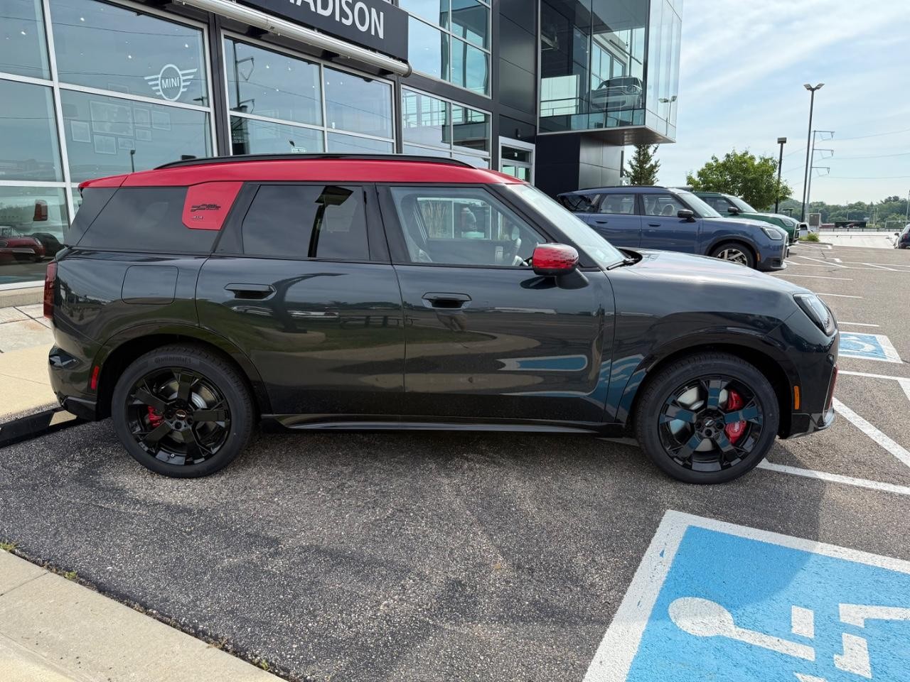 MINI Countryman Vehicle Image 02