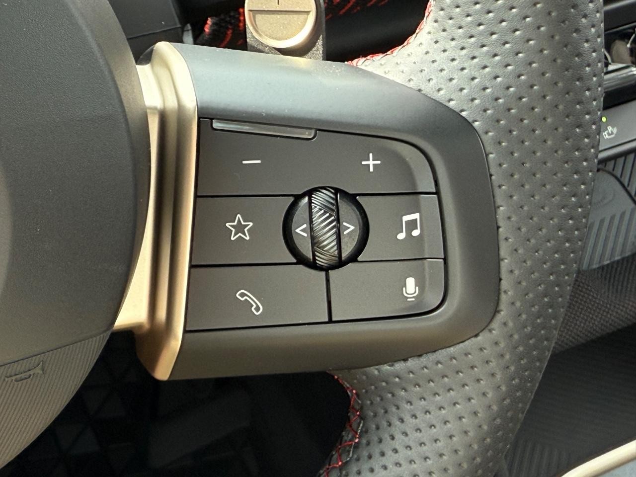 MINI Countryman Vehicle Image 10