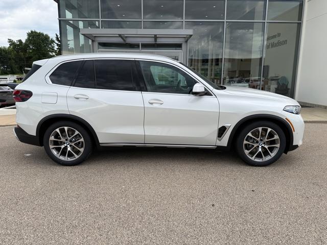 BMW X5 Vehicle Image 02