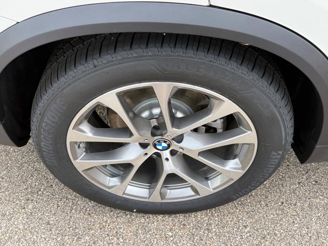 BMW X5 Vehicle Image 04