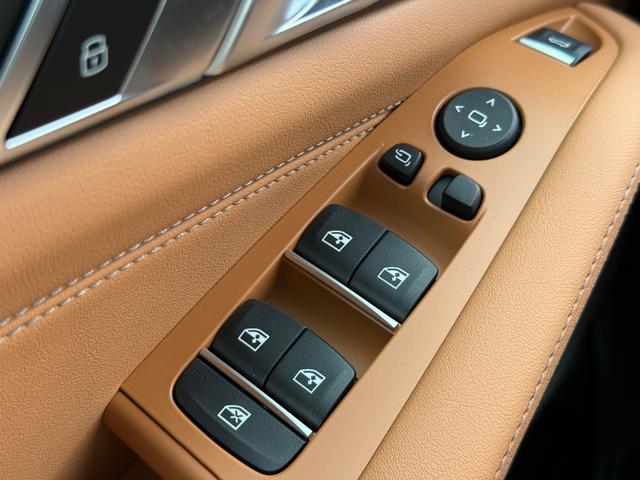 BMW X5 Vehicle Image 16