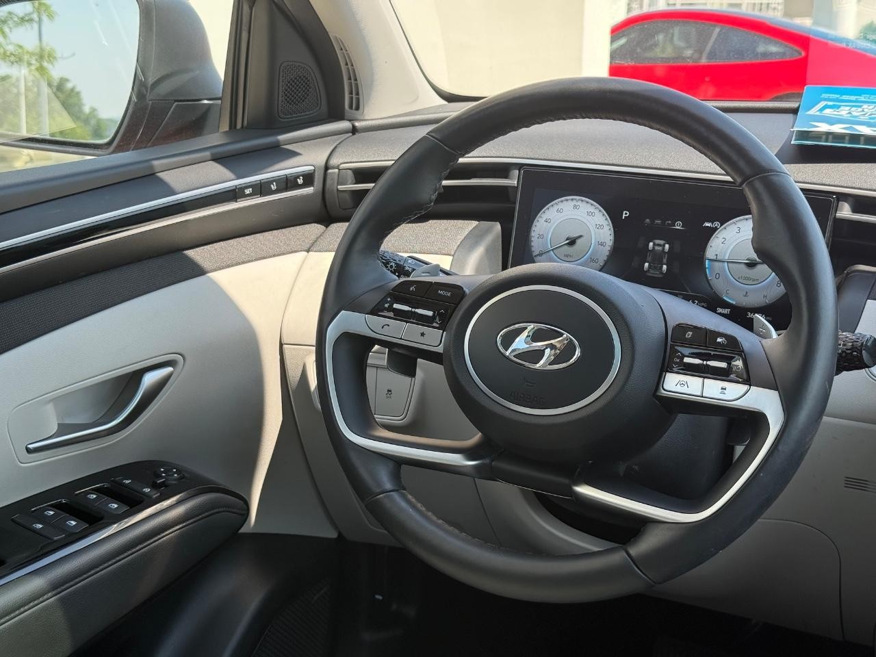 Hyundai Tucson Vehicle Image 14