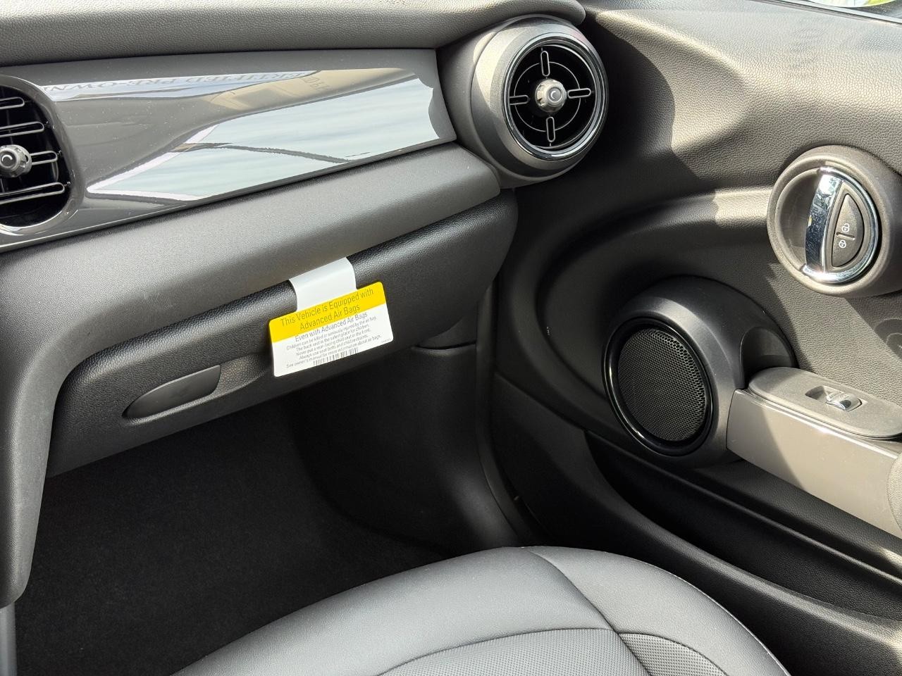 MINI Hardtop 2 Door Vehicle Image 15