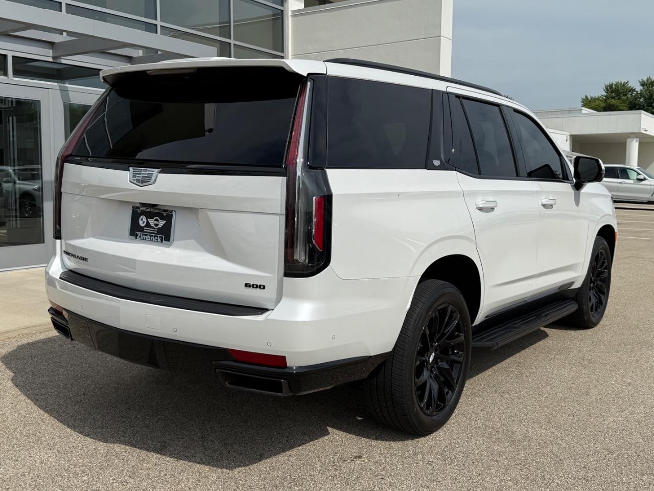 Cadillac Escalade Vehicle Image 03