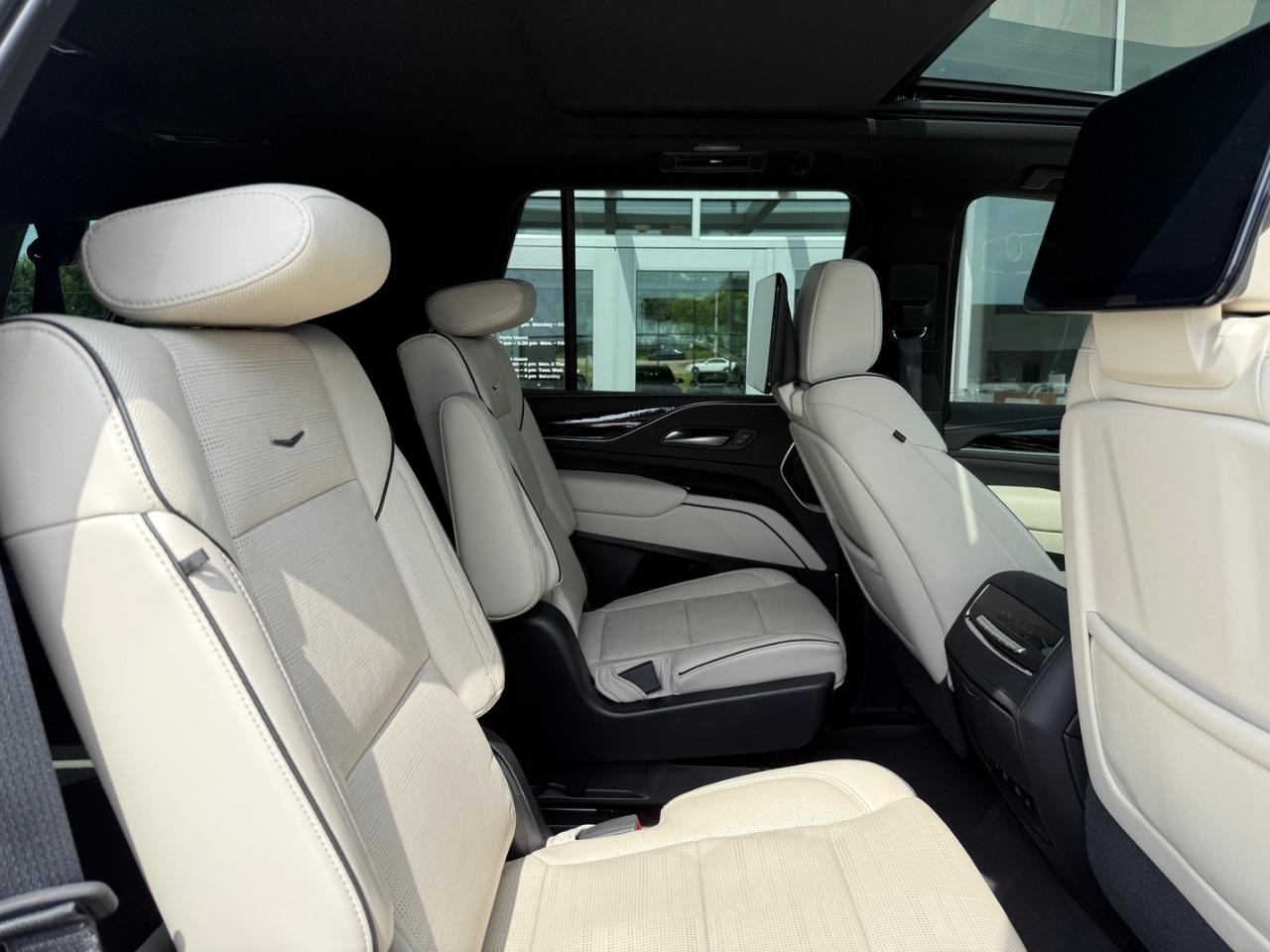 Cadillac Escalade Vehicle Image 10