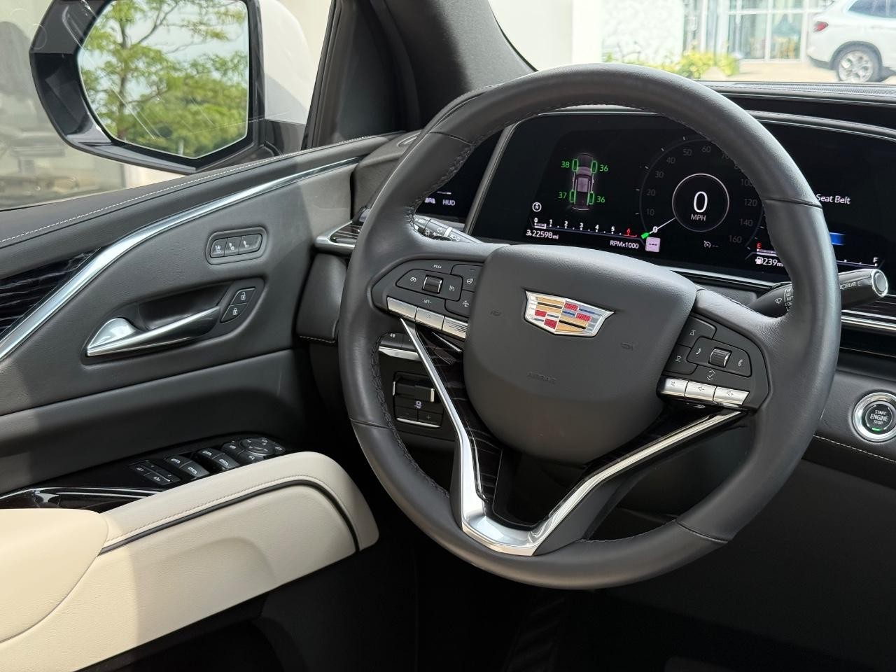 Cadillac Escalade Vehicle Image 15