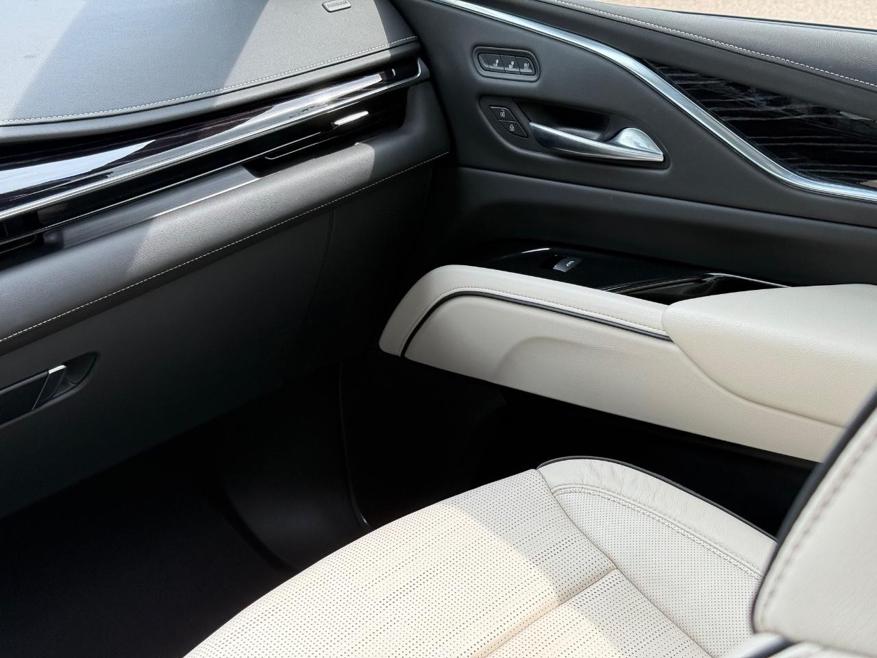 Cadillac Escalade Vehicle Image 16