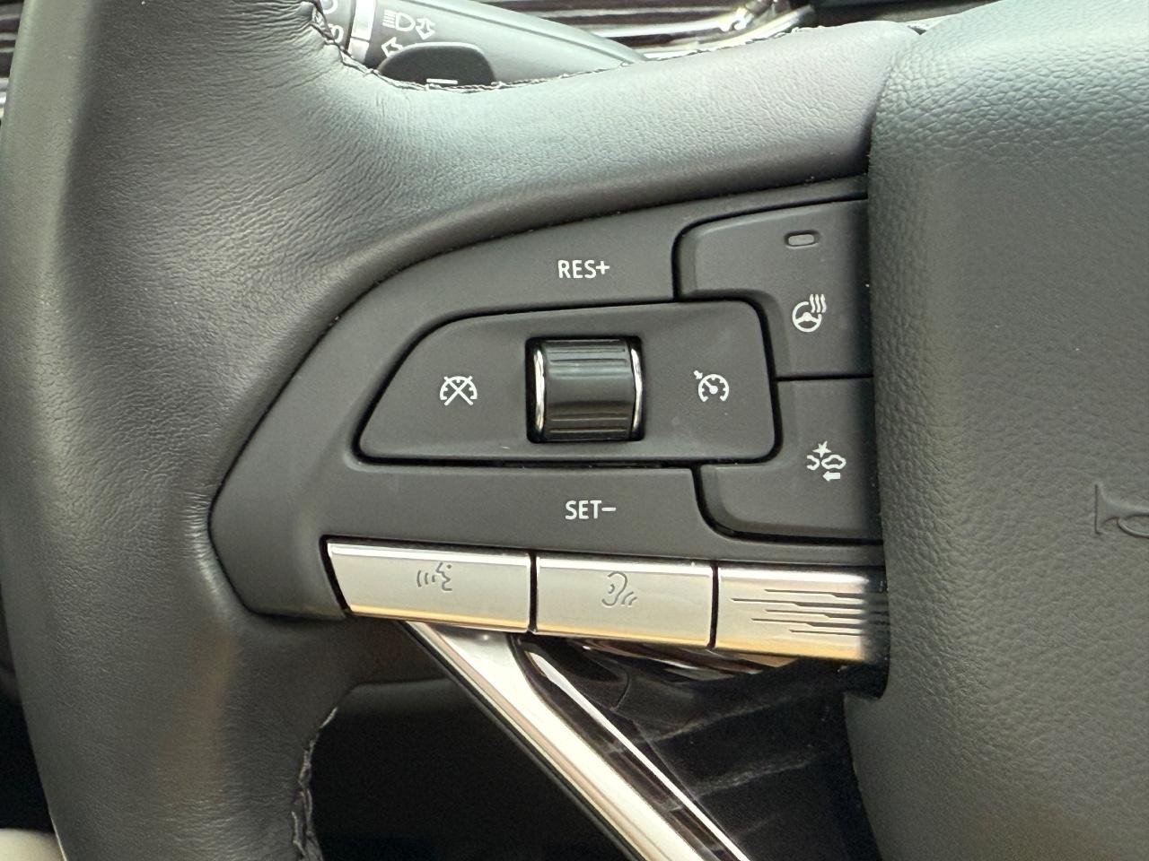 Cadillac Escalade Vehicle Image 18