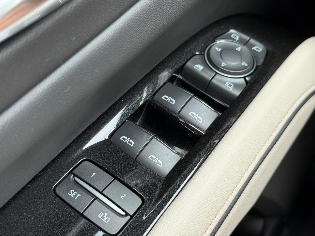 Cadillac Escalade Vehicle Image 22