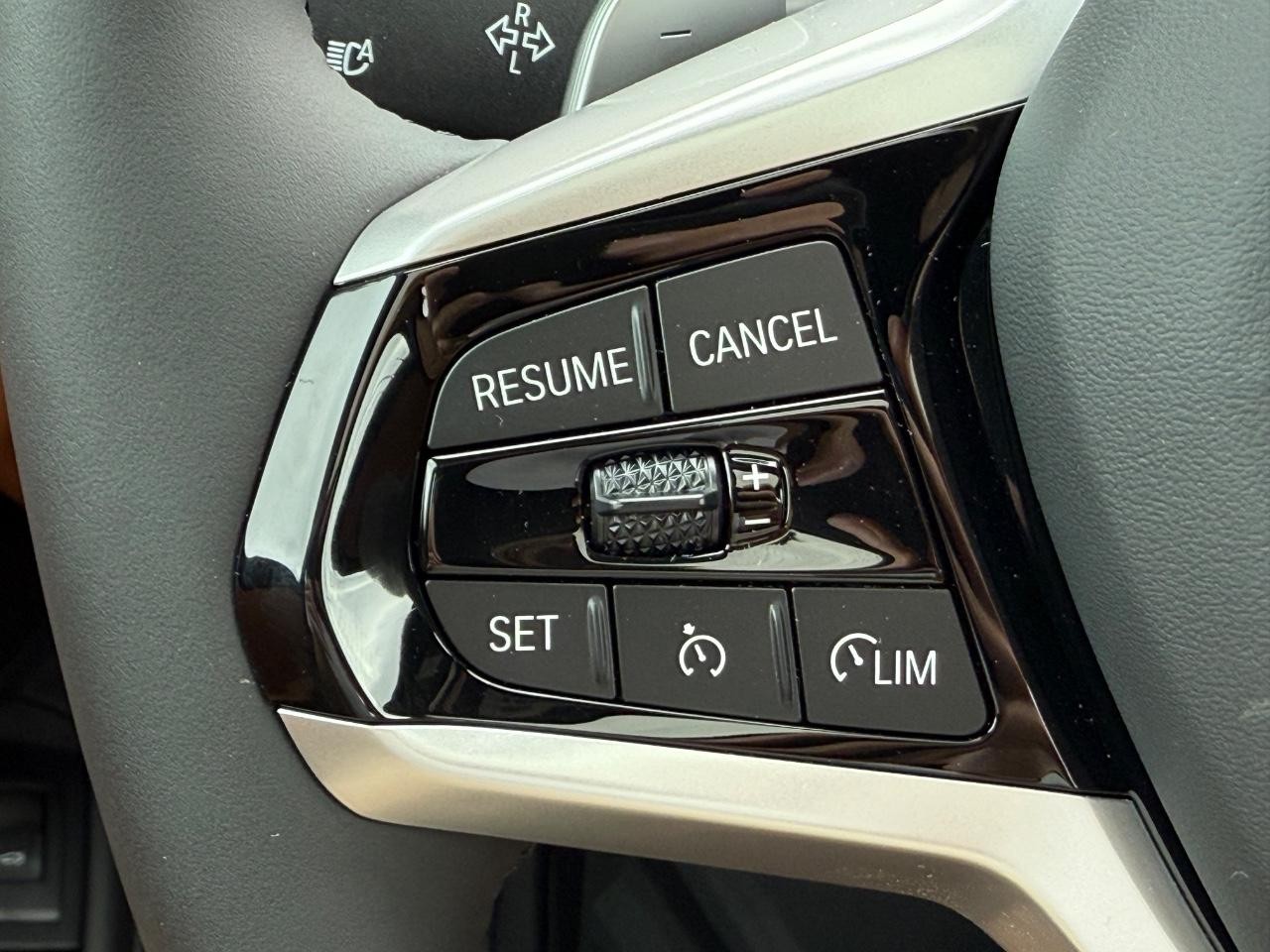 BMW 3 Series Vehicle Image 12