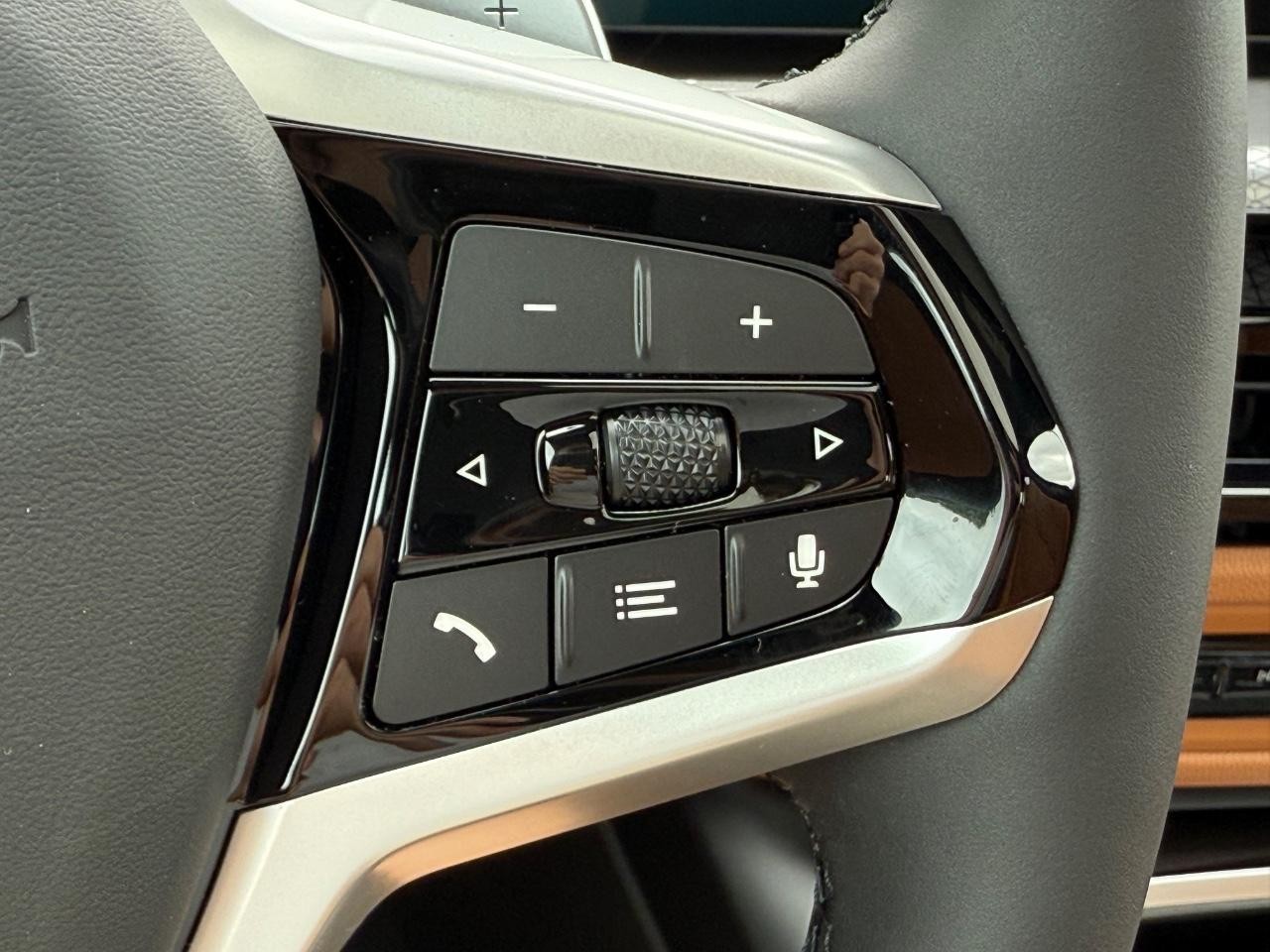BMW 3 Series Vehicle Image 13