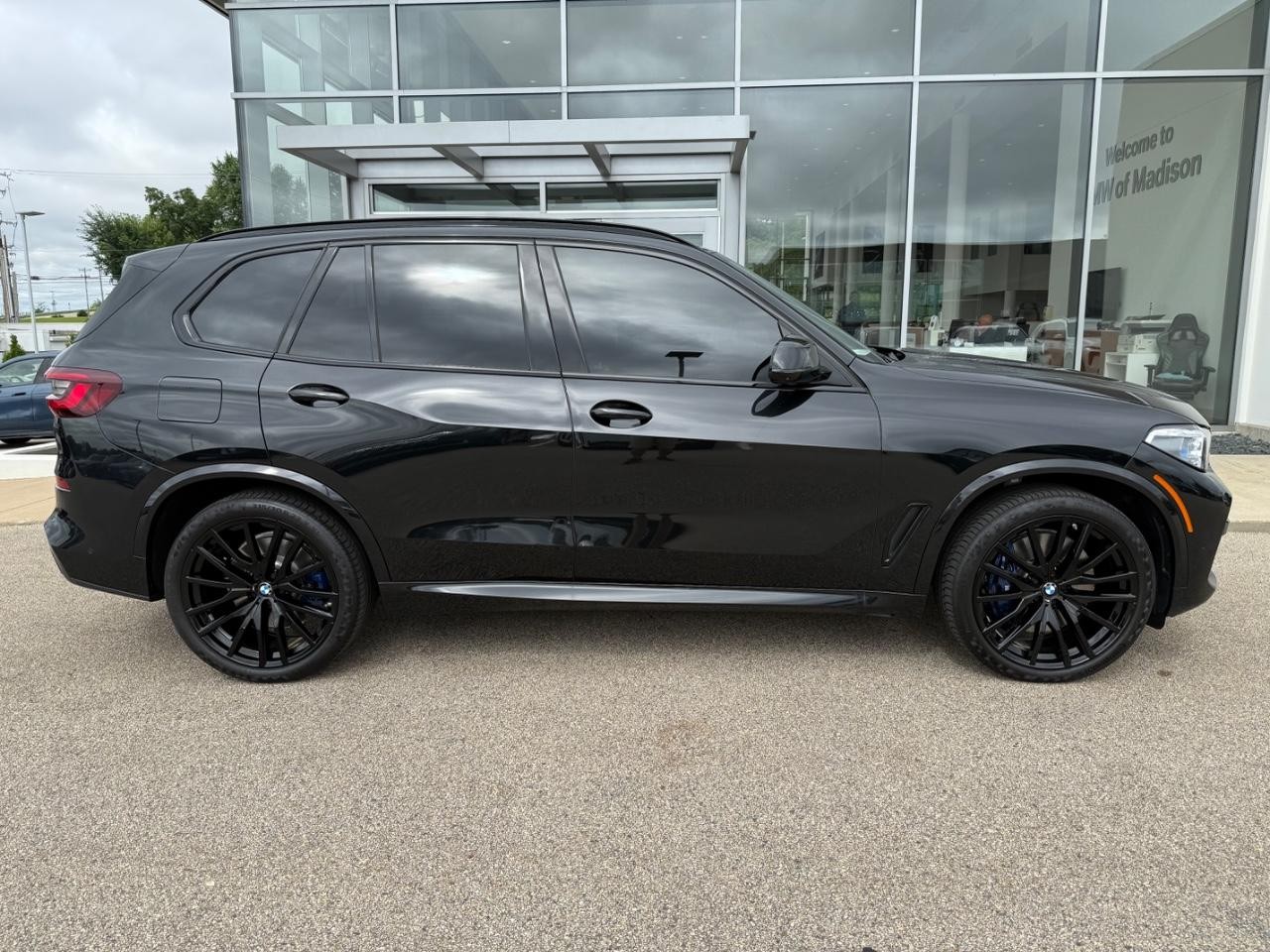 BMW X5 Vehicle Image 02