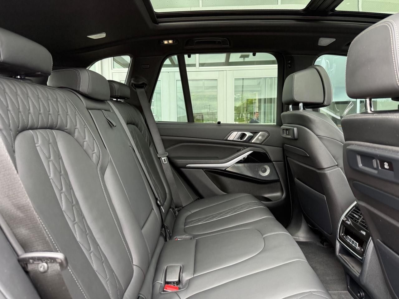 BMW X5 Vehicle Image 10