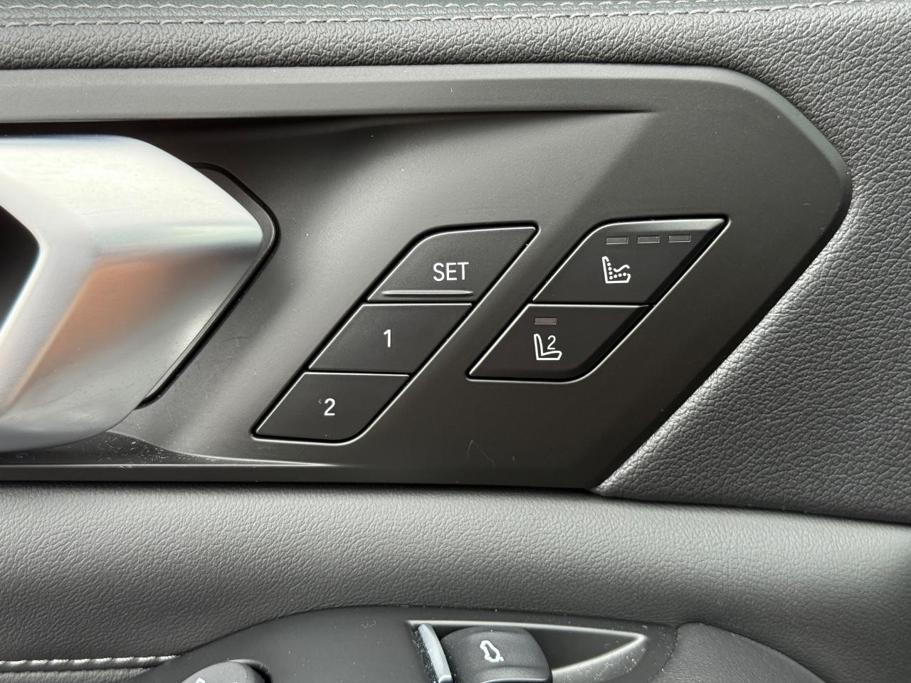 BMW X5 Vehicle Image 16