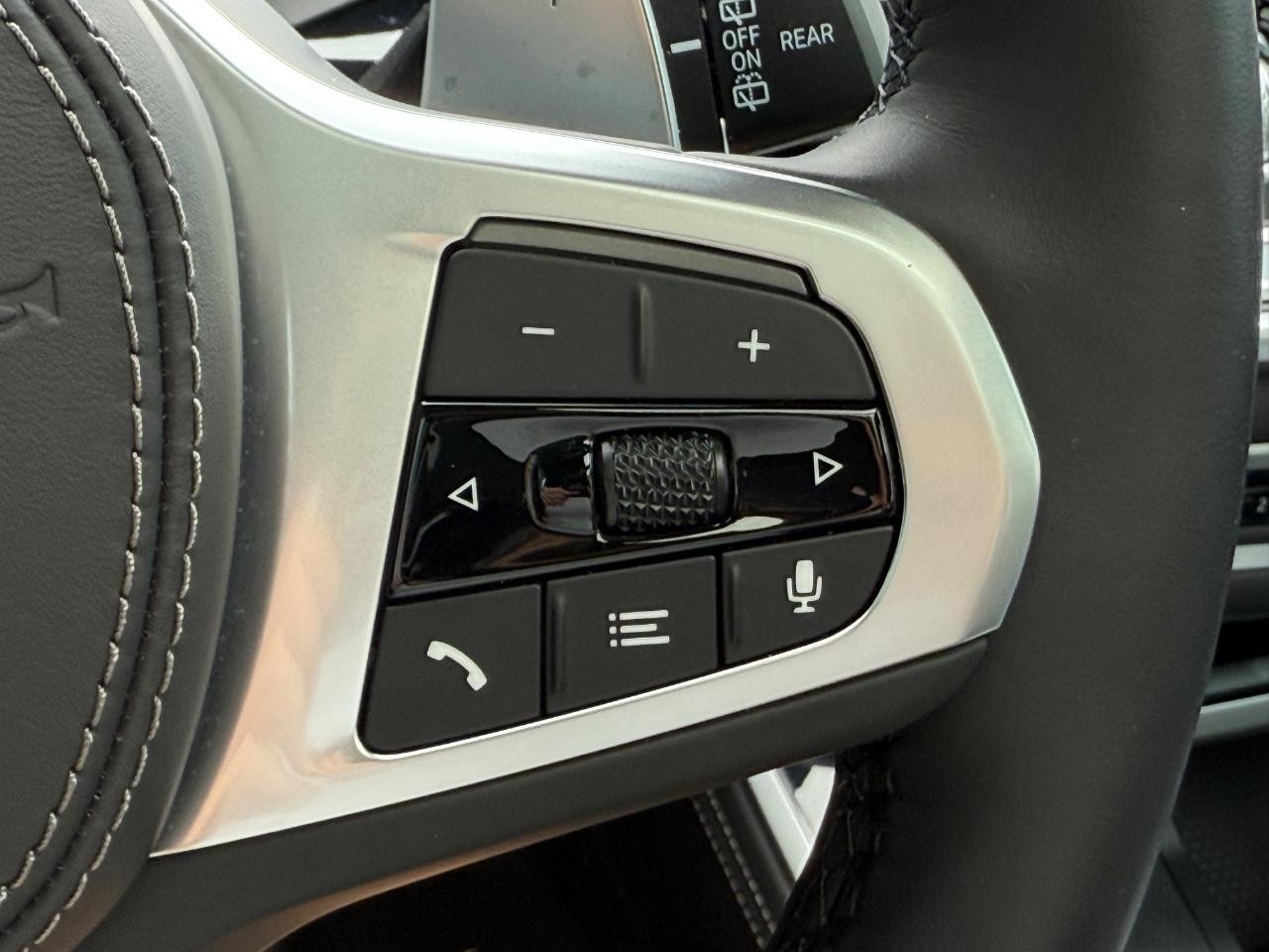 BMW X5 Vehicle Image 18