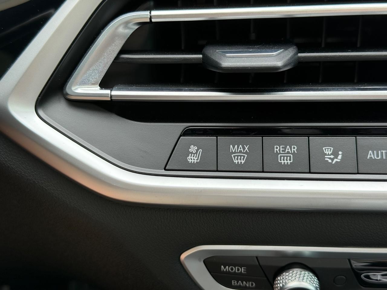 BMW X5 Vehicle Image 23