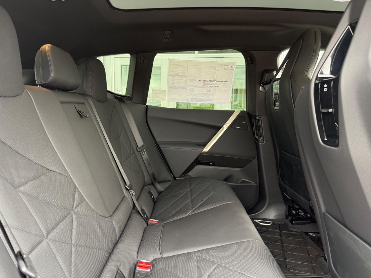 BMW iX Vehicle Image 05
