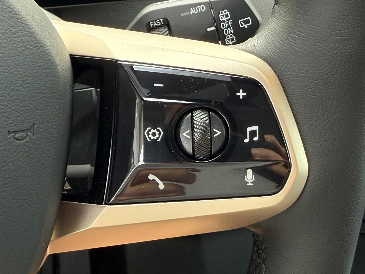 BMW iX Vehicle Image 13