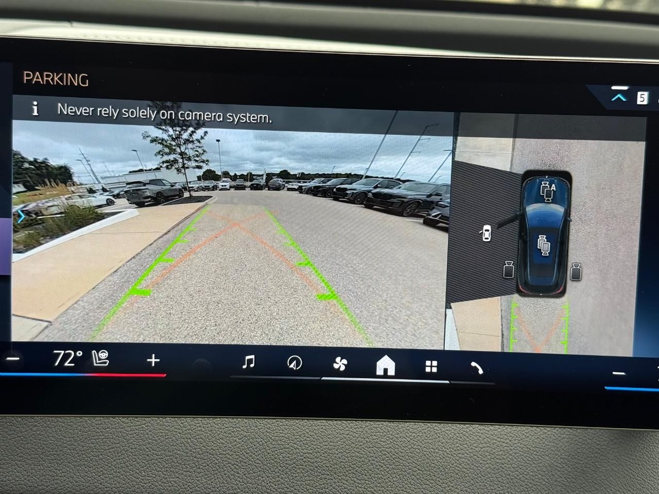 BMW iX Vehicle Image 14